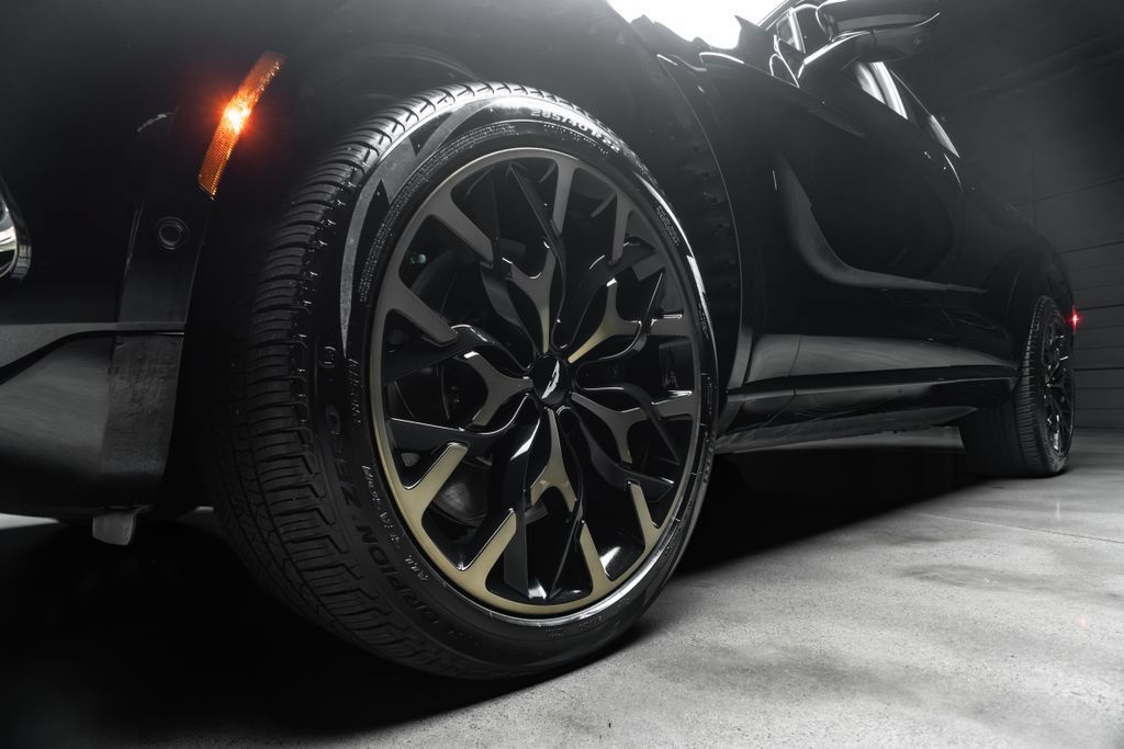 Used 2022 Aston Martin DBX AWD/4WD image 3