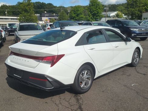 Certified 2026 Hyundai Elantra SE FWD image 3