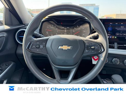 Used 2024 Chevrolet Trax LS w/ LS Convenience Package FWD image 11