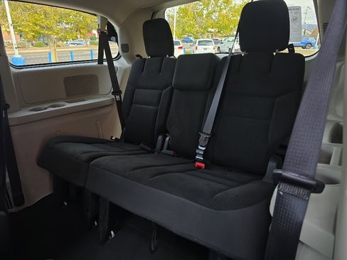 Used 2017 Dodge Grand Caravan SE w/ Power Window Group image 30
