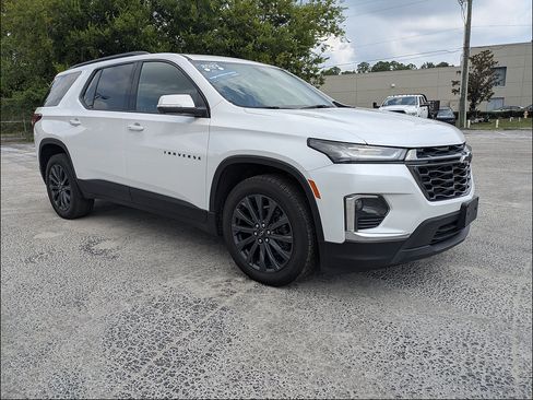 Used 2023 Chevrolet Traverse RS AWD/4WD image 2