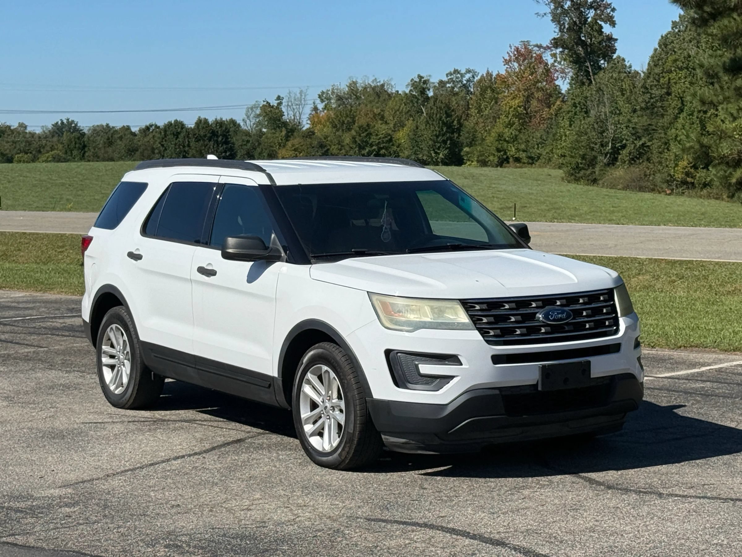 Used 2016 Ford Explorer FWD image 1