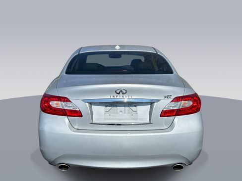 Used 2011 INFINITI M37 w/ Premium Pkg RWD image 4