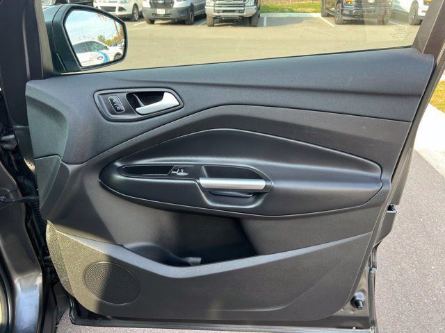 Used 2017 Ford Escape Titanium FWD image 9