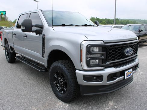 Used 2024 Ford F250 XL w/ STX Appearance Package AWD/4WD image 4