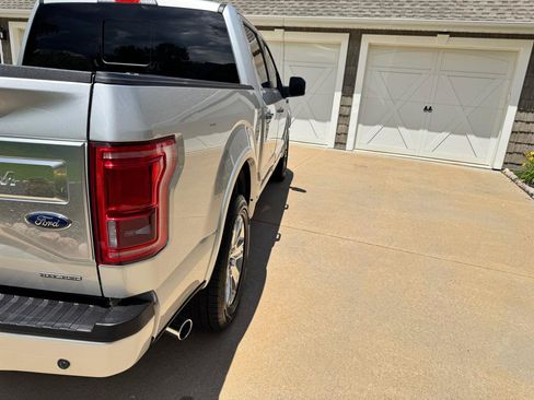 Used 2016 Ford F150 Platinum w/ Equipment Group 701A Luxury AWD/4WD image 38