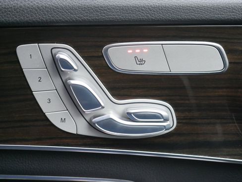 Used 2018 Mercedes-Benz C 300 4MATIC Sedan image 25