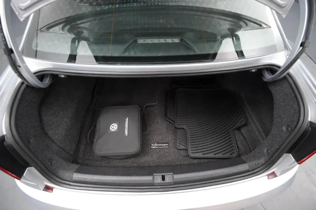 Used 2018 Volkswagen Passat GT FWD image 40