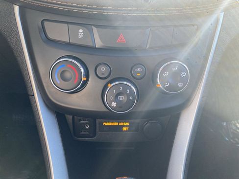 Used 2022 Chevrolet Trax LT w/ Driver Confidence Package image 14