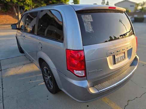 Used 2018 Dodge Grand Caravan GT FWD image 4
