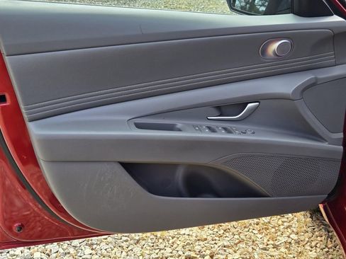 Used 2025 Hyundai Elantra SEL image 15