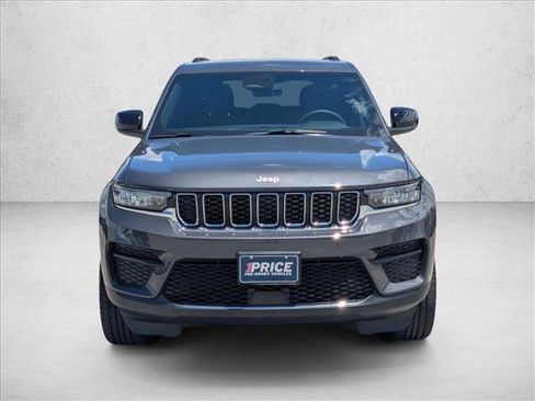 Used 2025 Jeep Grand Cherokee Laredo AWD/4WD image 2