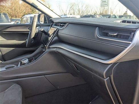 Used 2024 Jeep Grand Cherokee L Laredo image 33