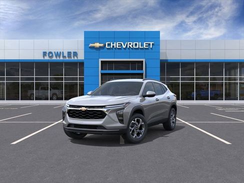 New 2025 Chevrolet Trax LT w/ Driver Confidence Package FWD image 8