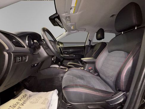 Used 2025 Mitsubishi Outlander Sport SE AWD/4WD image 10
