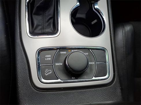 Used 2022 Jeep Grand Cherokee Laredo X image 20