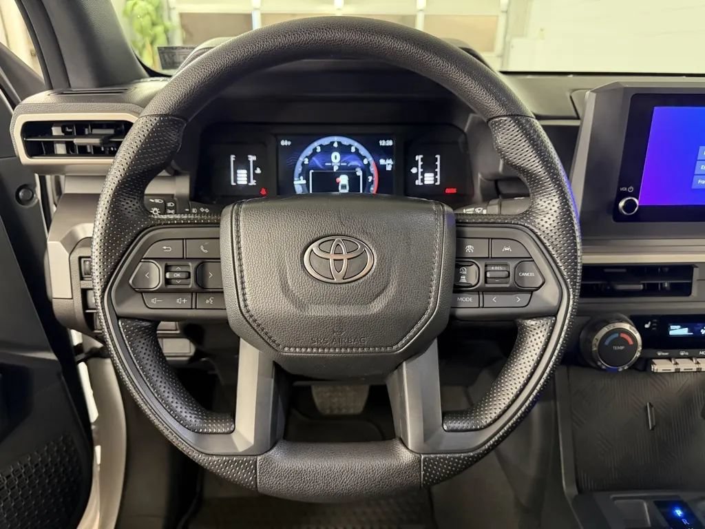 Used 2025 Toyota Tacoma SR5 AWD/4WD image 18