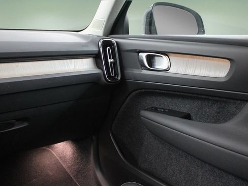 Certified 2025 Volvo XC40 B5 Plus AWD/4WD image 20