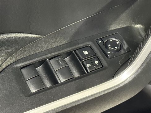 Used 2021 Toyota RAV4 XLE AWD/4WD image 17