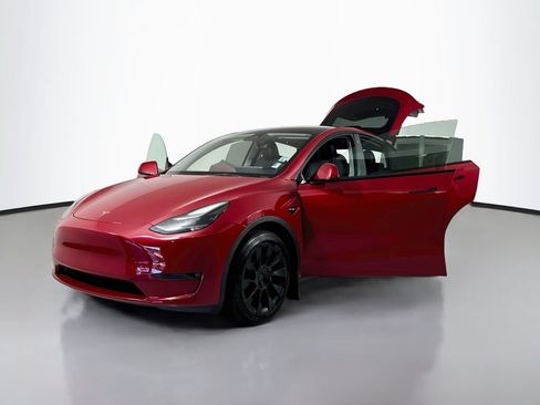 Used 2023 Tesla Model Y Long Range AWD/4WD image 31