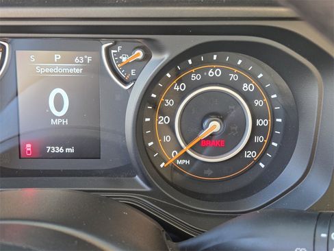 Used 2025 Jeep Gladiator Sport image 12