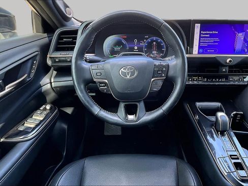 Used 2024 Toyota Crown Platinum AWD/4WD image 5