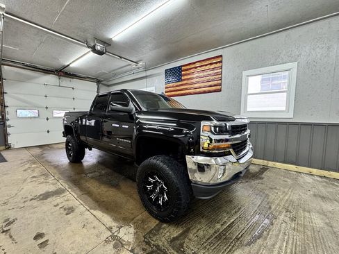 Used 2018 Chevrolet Silverado 1500 LT w/ All Star Edition image 2