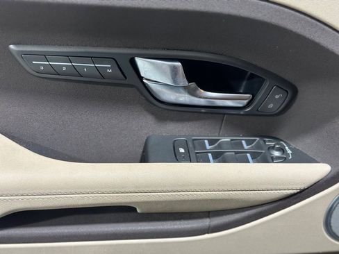 Used 2013 Land Rover Range Rover Evoque Pure w/ Climate Comfort Pkg image 24