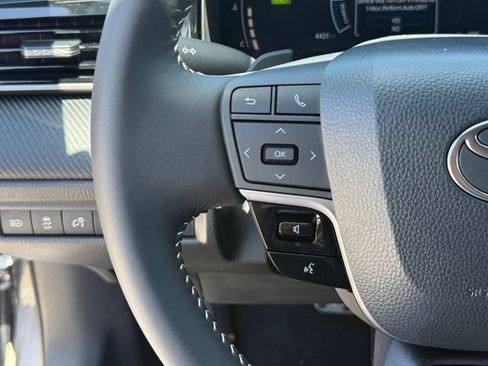 Used 2026 Toyota Camry SE w/ Convenience Package FWD image 16