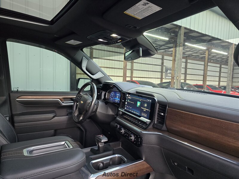 Used 2022 Chevrolet Silverado 1500 High Country w/ High Country Premium Package AWD/4WD image 28