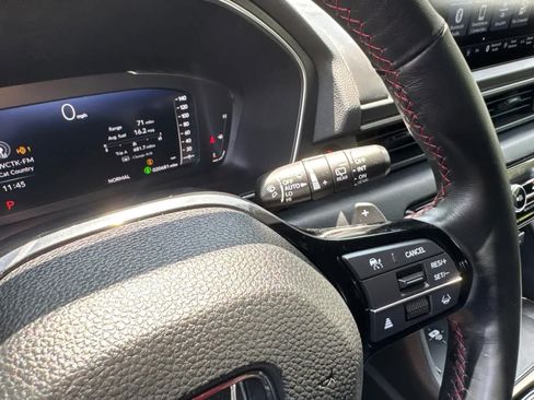 Used 2025 Honda Pilot Black Edition image 20