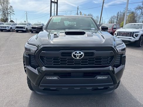 Used 2025 Toyota Tacoma TRD Sport AWD/4WD image 8