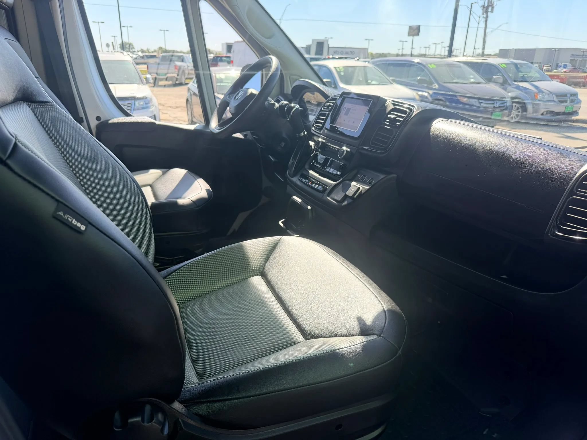 Used 2022 RAM ProMaster 2500 FWD image 9