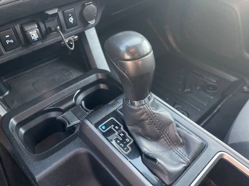 Used 2021 Toyota Tacoma TRD Off-Road w/ Technology Package AWD/4WD image 14