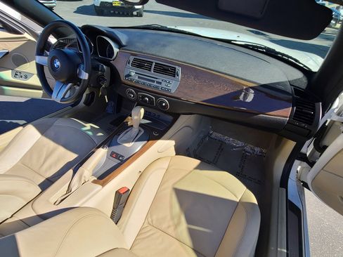 Used 2003 BMW Z4 2.5i image 19