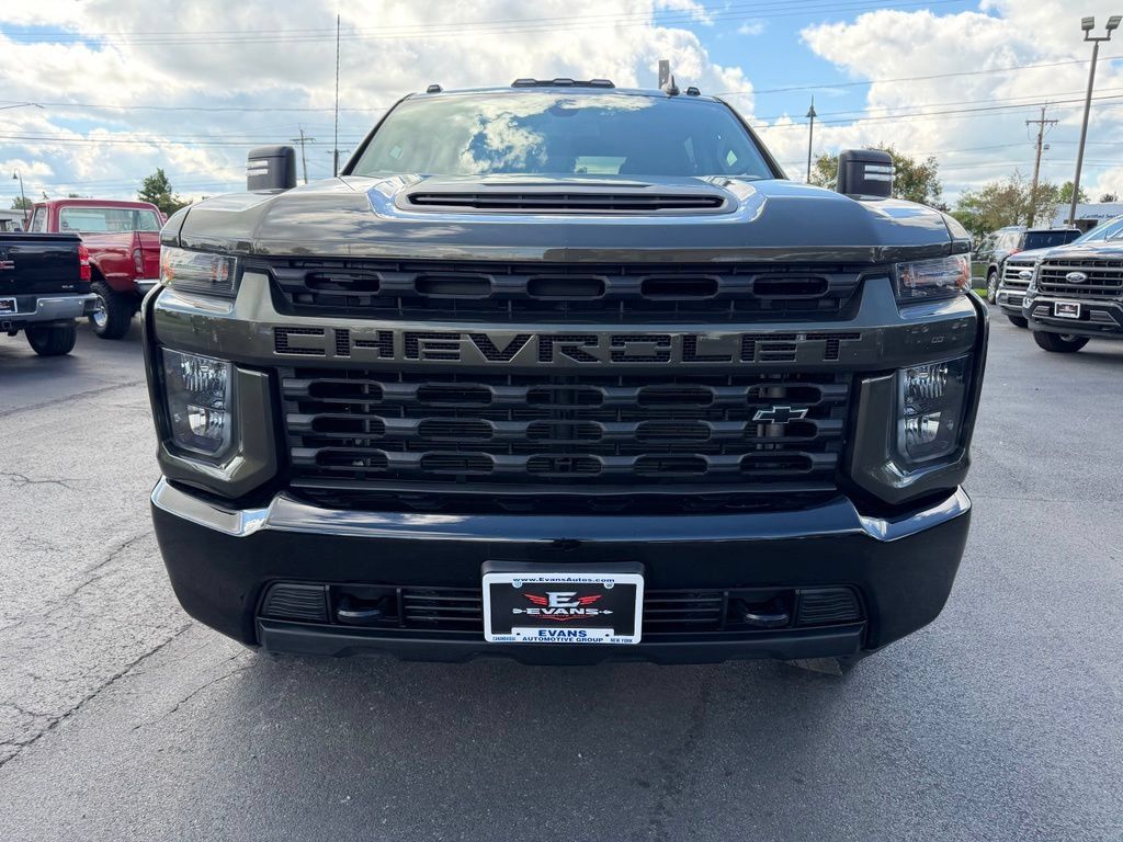Used 2022 Chevrolet Silverado 2500 Custom w/ Custom Convenience Package AWD/4WD image 2