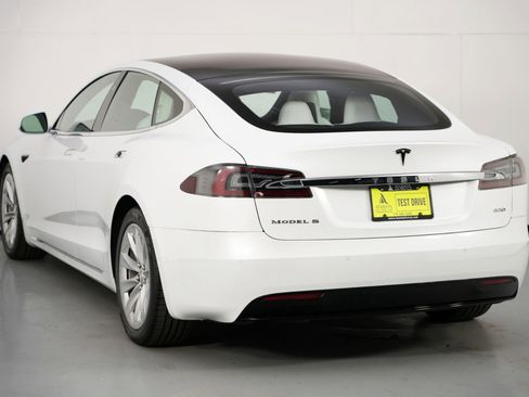 Used 2017 Tesla Model S 90D image 46