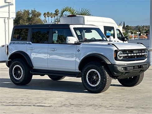 New 2025 Ford Bronco Outer Banks w/ Sasquatch Package image 3