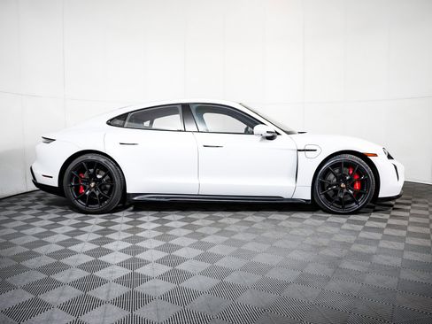 Certified 2022 Porsche Taycan GTS image 9