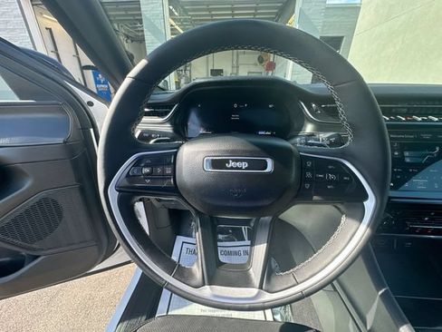 Used 2024 Jeep Grand Cherokee Altitude AWD/4WD image 16