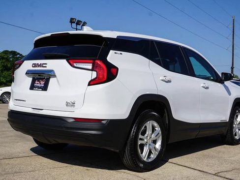 Used 2024 GMC Terrain SLE FWD image 4