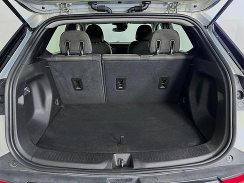 Used 2023 Chevrolet Bolt EUV LT FWD image 40