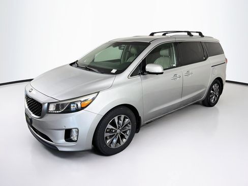 Used 2017 Kia Sedona SX FWD image 3