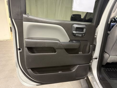 Used 2018 Chevrolet Silverado 1500 Custom w/ Custom Value Package image 22