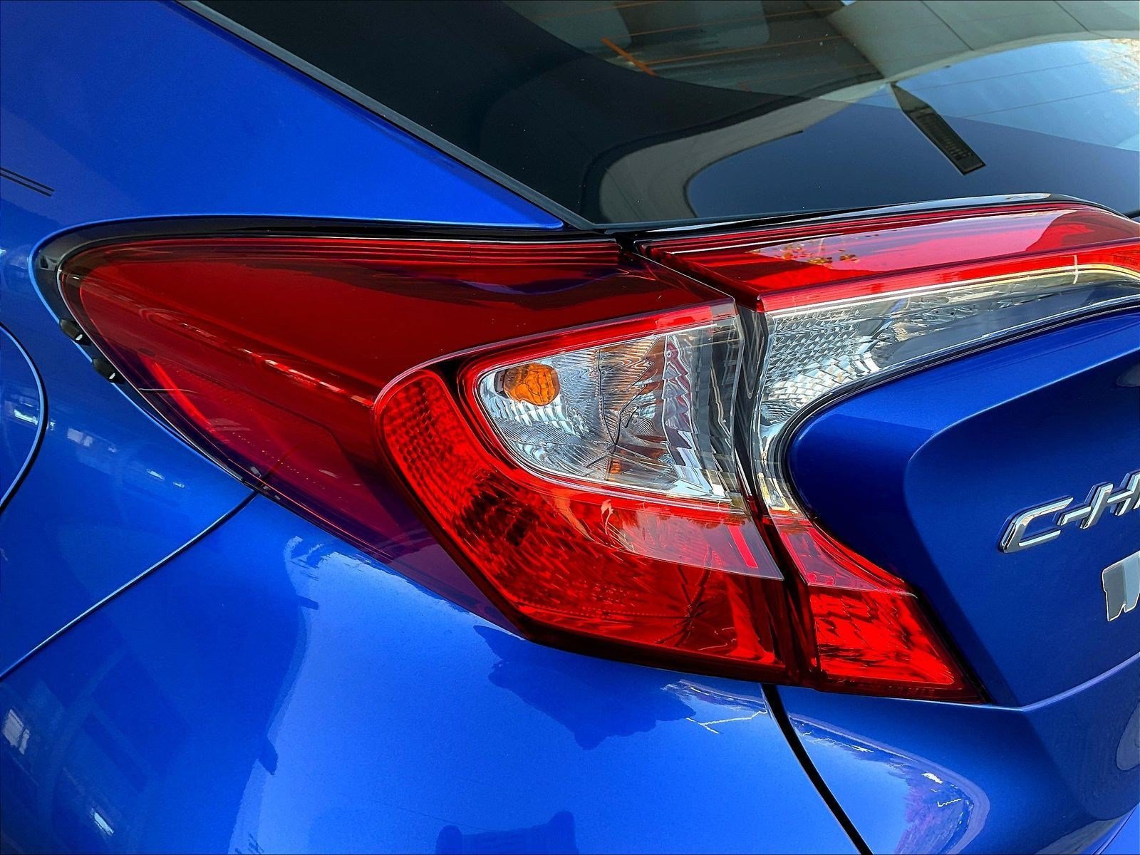 Used 2018 Toyota C-HR XLE FWD image 22