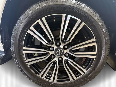 Certified 2022 Lexus LX 600 4WD w/ Luxury Package image 9