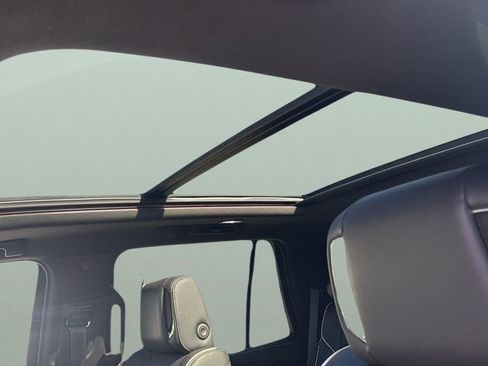 Used 2022 Cadillac Escalade Premium Luxury image 13