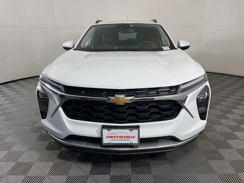 Used 2025 Chevrolet Trax LT w/ LT Convenience Package image 7