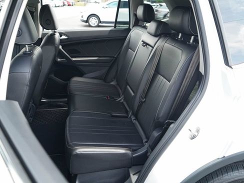Used 2022 Volkswagen Tiguan SE w/ Panoramic Sunroof Package AWD/4WD image 8