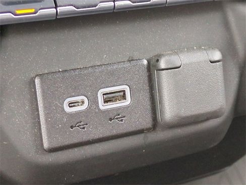 Used 2025 Chevrolet Silverado 2500 Custom w/ Custom Value Package image 26